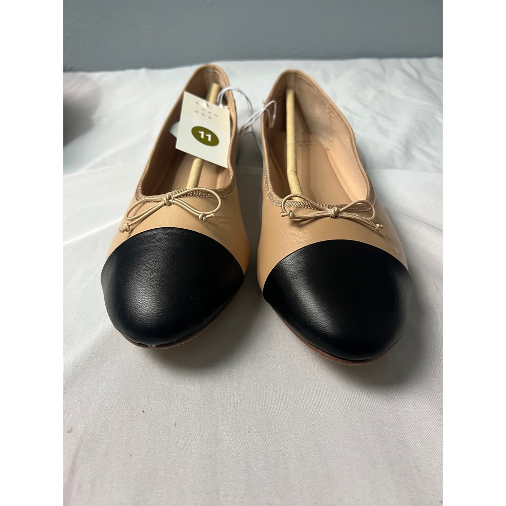 A New Day Womens Cap Toe Ballet Flats Beige Black Memory Foam Size 11 NEW